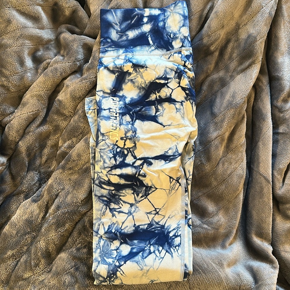 Athletic full length leggings with scrunch behind